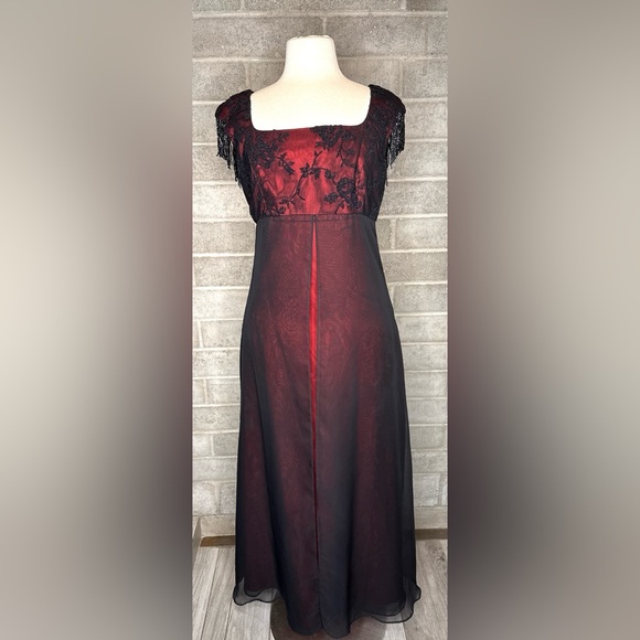 Faviana Red Black Fringe Gown Beaded Lace Gothic Formal Evening Dress Size 9/10